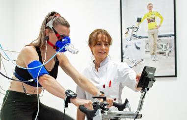 Foto van een fietstest bij het Sport Medisch Centrum